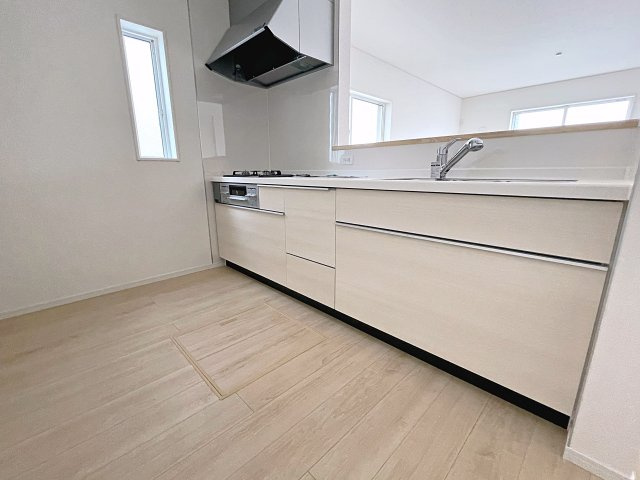 新築戸建・新築建売　郡山市安積町笹川第7　永盛小・安積中のキッチン|カウンター越しに会話が弾み、家族とのつながりを感じられる対面キッチンです！