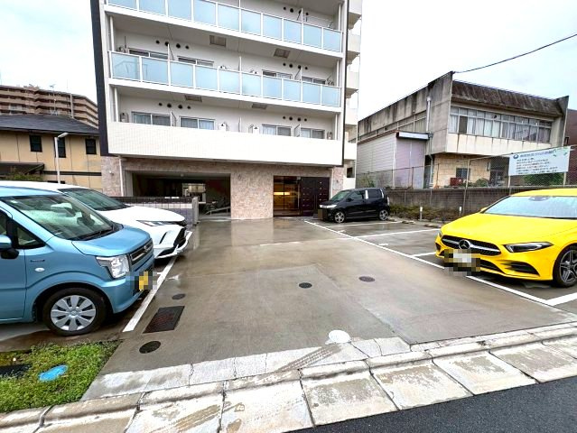 FREEDOM residence藤井寺岡の駐車場