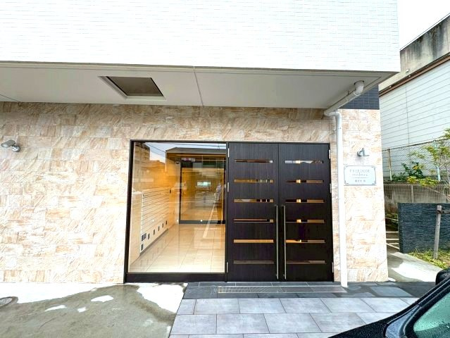 FREEDOM residence藤井寺岡のエントランス