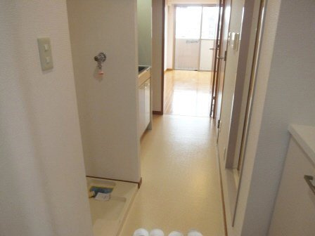 アミティエ船橋駅前の居間・リビング|廊下部分