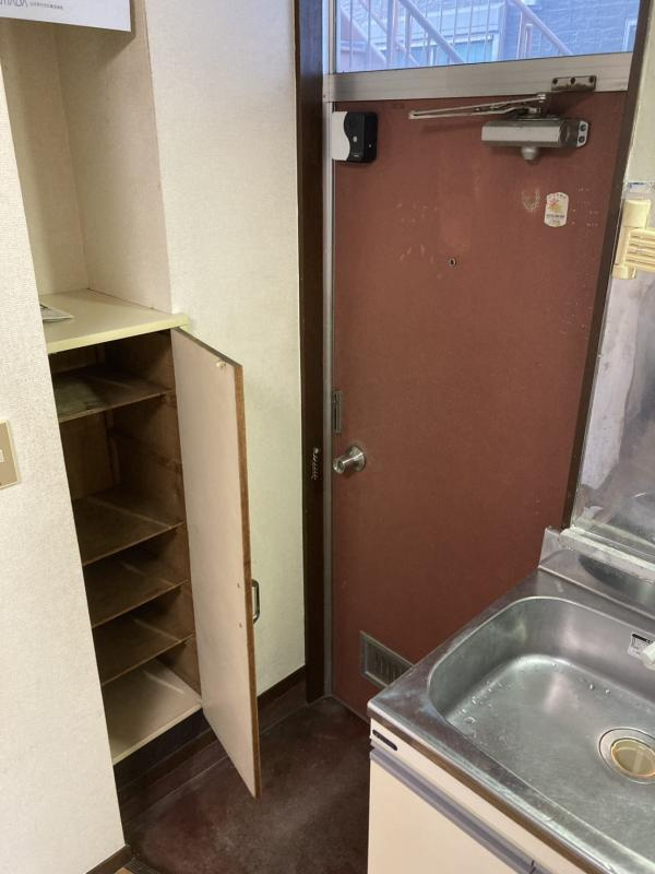 コーポ希望ヶ丘の玄関