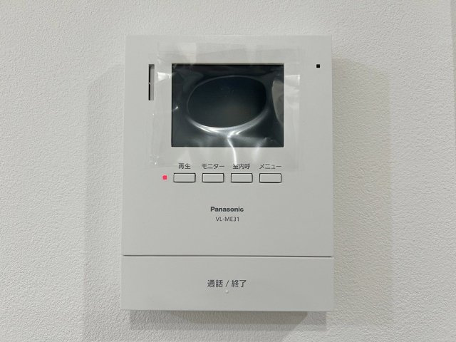 サニーハウス茨木の設備|【TVモニター付インターホン】来訪者を画面で確認できるTVモニター付インターホン完備。安心・安全な暮らしをサポートする設備です。