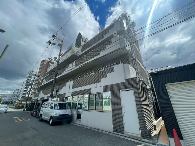 TOMロイヤルシャトーの外観