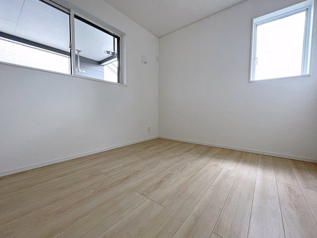 新築戸建・新築建売　郡山市安積町笹川第7　永盛小・安積中の洋室|5.2帖の洋室は自然光が長時間入る2面採光で明るく気持ちの良いプライベート空間です！