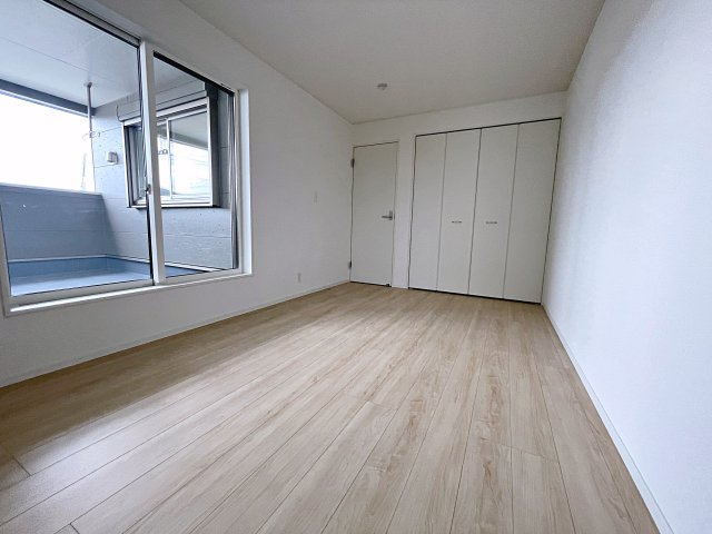 新築戸建・新築建売　郡山市安積町笹川第7　永盛小・安積中の洋室|バルコニーに面しており大きな窓から日差しが入るので気持ちの良いプライベート空間です！