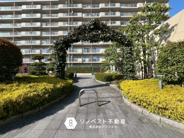 東大阪スカイハイツのエントランス|【リノベスト不動産】女性スタッフ・男性スタッフ共に活躍中！