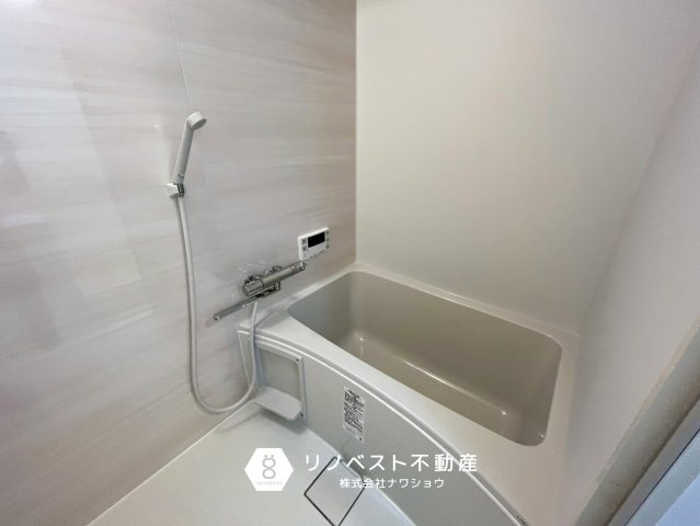 東大阪スカイハイツの浴室|白い内装で、清潔感のある浴室◎
浴室乾燥暖房機能付きで、洗濯物や寒い季節の入浴も安心◎