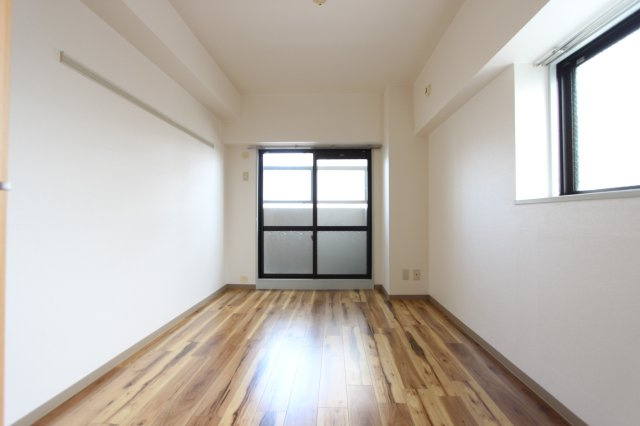 エスポワール竹越の洋室