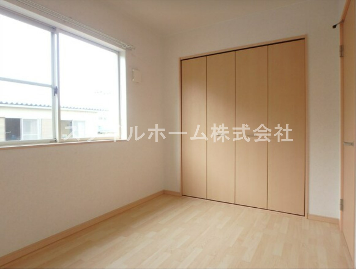 ベルデの居間・リビング|同建物内別部屋の写真です。