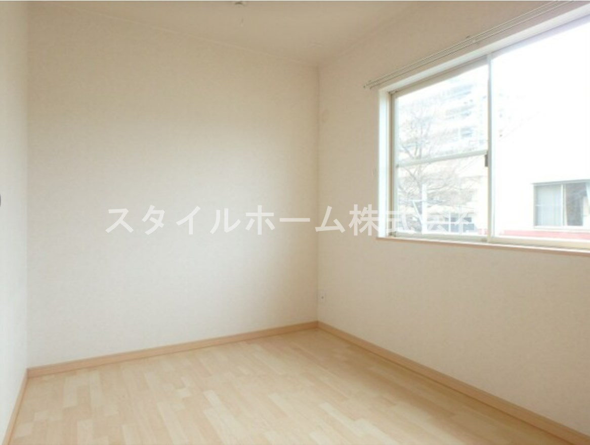 ベルデの居間・リビング|同建物内別部屋の写真です。