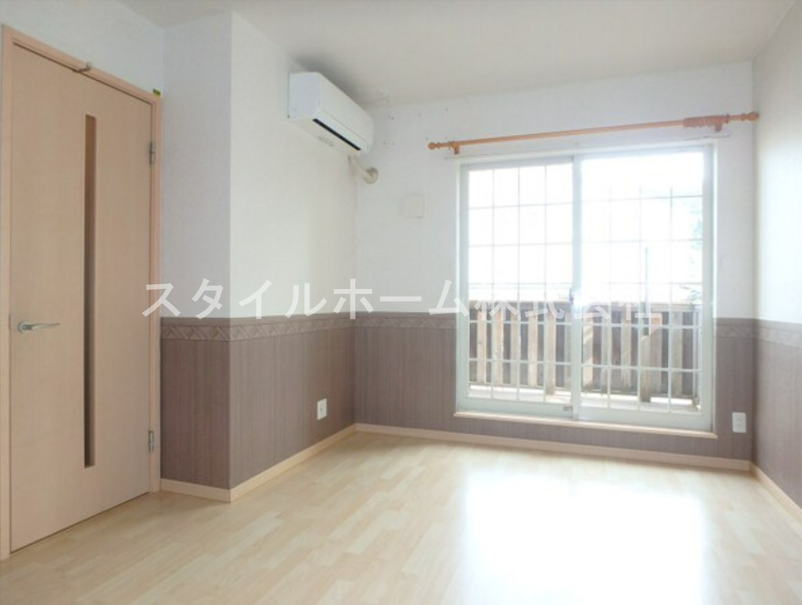ベルデの居間・リビング|同建物内別部屋の写真です。