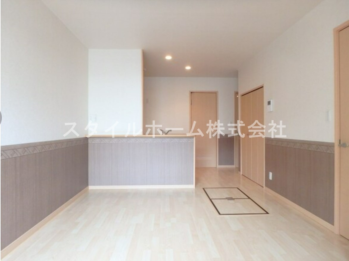 ベルデの居間・リビング|同建物内別部屋の写真です。