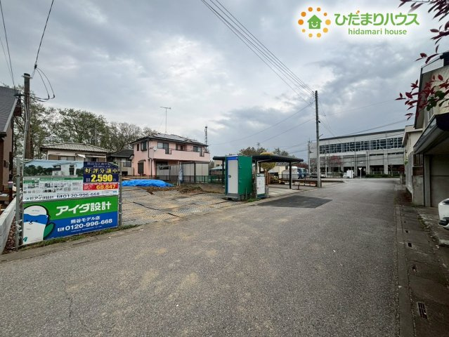 熊谷市江南中央1丁目　新築一戸建て　いろどりアイタウン　01の前面道路含む現地写真