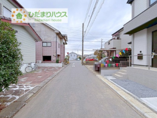 【前面道路含む現地写真】 | 牛久市南17期　新築戸建 | 南道路に面しているので日当たり良好☆光が差し込む明るい暮らしが可能です(^^)/