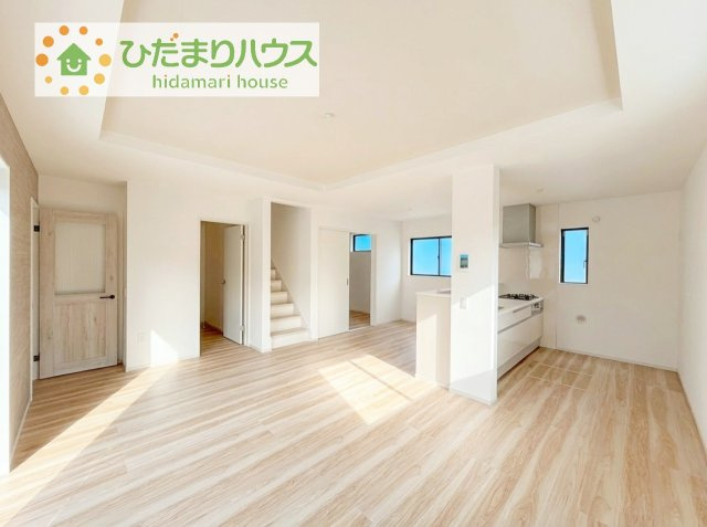 【居間・リビング】 | 牛久市南17期　新築戸建 | 南向きのリビングではぽかぽかの日差しが感じられます☆彡