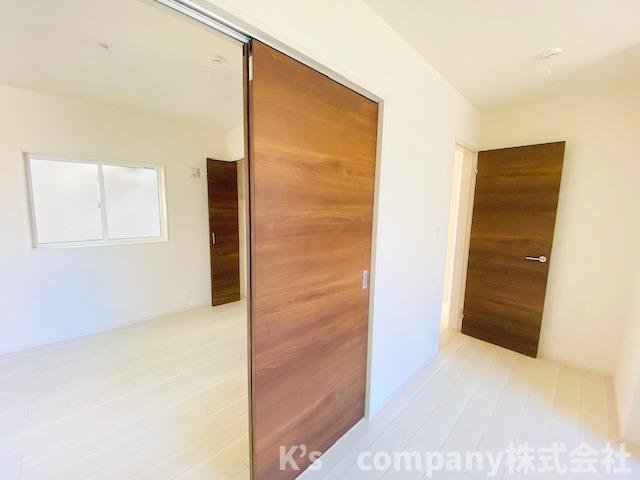 ◎茅ヶ崎市柳島1丁目　新築戸建の洋室|同施工例◇