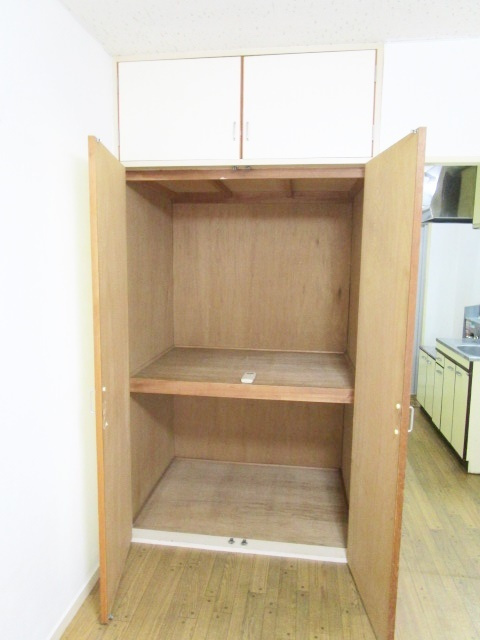 加藤マンションの収納|天袋付きの収納です。