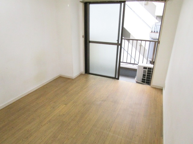 加藤マンションの洋室|人気のフローリングです。