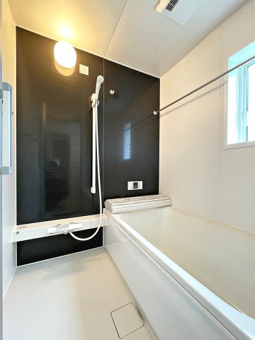 新築戸建・新築建売　郡山市安積町笹川第7　永盛小・安積中の洋室|6帖の洋室は北側の窓から一定した柔らかい光が入り、PC作業や読書などにも最適なお部屋です！