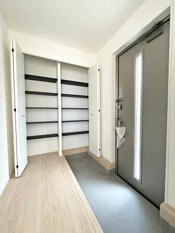 新築戸建・新築建売　郡山市安積町笹川第7　永盛小・安積中のキッチン|3口コンロ+グリルで同時に複数お料理ができ効率よく進められます！