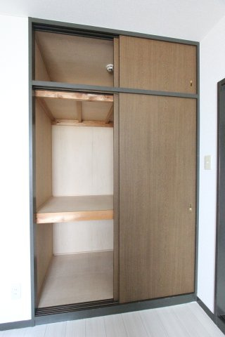 セラフィ西原の収納
