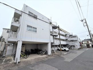 【外観】 | ウインベルデュエット川口　3階 | 外観は清潔感のあるホワイト基調。周辺は落ち着いた住宅街で住環境良好です。