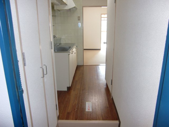 プレアール宝塚泉町の玄関|収納もある玄関です