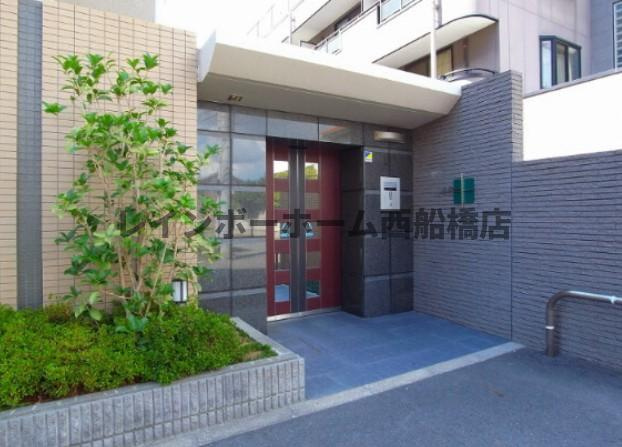 ラパラドール中山のエントランス