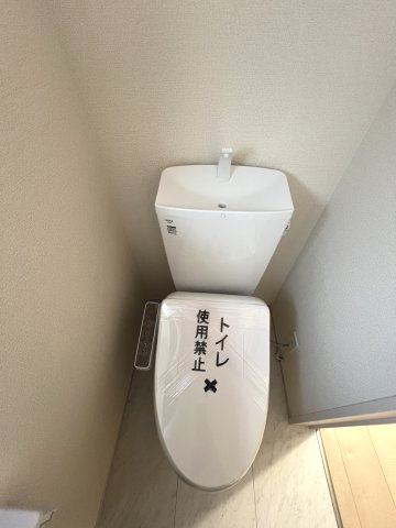 あきる野市伊奈　新築戸建全15棟のトイレ|1階温水シャワートイレ