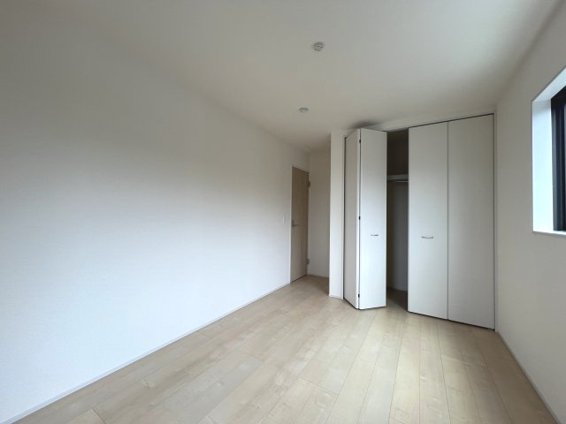 あきる野市伊奈　新築戸建全15棟の洋室|【洋室2】収納スペース