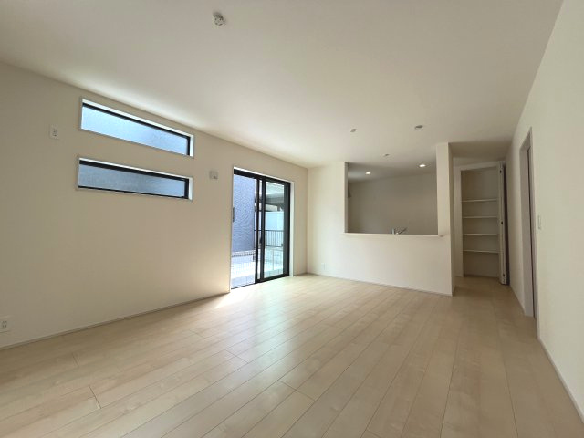 あきる野市伊奈　新築戸建全15棟の居間・リビング|どんなインテリアもOK！シンプルな造り、お好きなインテリアも選びたいですね。