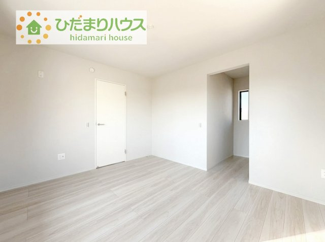 【寝室】 | 土浦市桜町2期　新築戸建　2号棟 | 広めの主寝室は、ベッドの他にもパソコンデスクやドレッサーなども置けちゃいます(*^-^*)
