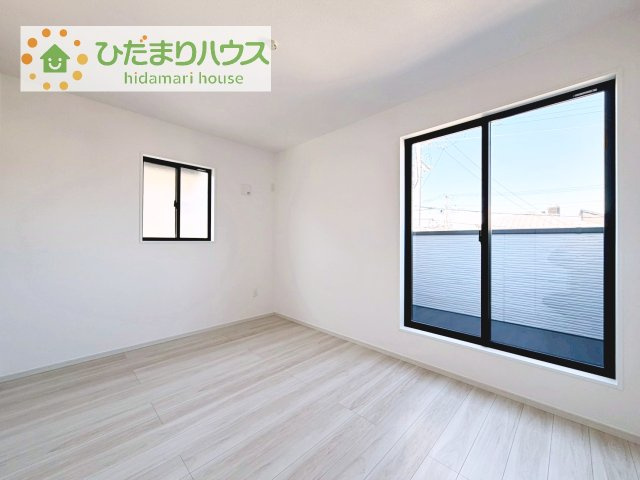 【洋室】 | 土浦市桜町2期　新築戸建　2号棟 | バルコニーに面している居室なので、自然と光が差し込みます♪