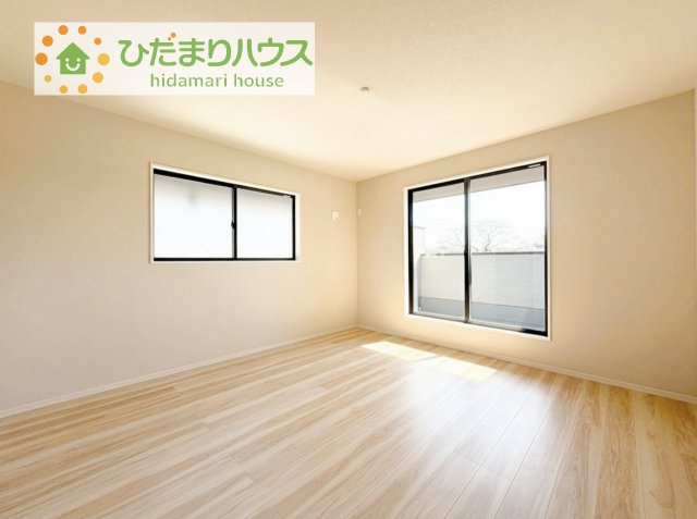 【寝室】 | 土浦市桜町2期　新築戸建　1号棟 | バルコニーに面していて、たっぷり光りの入る明るい主寝室です！