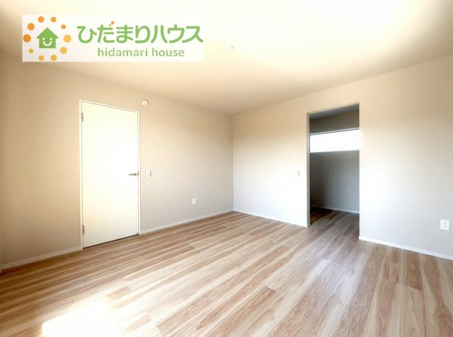 【寝室】 | 土浦市桜町2期　新築戸建　1号棟 | 広めの主寝室は、ベッドの他にもパソコンデスクやドレッサーなども置けちゃいます(*^-^*)