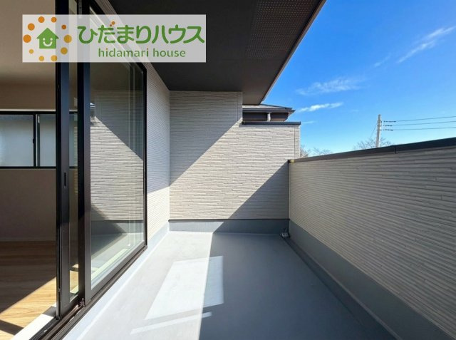 【バルコニー】 | 土浦市桜町2期　新築戸建　1号棟 | 広々としたバルコニー。お洗濯物もぜーんぶ干せちゃいます！！