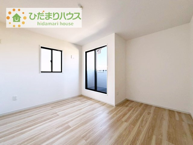 【洋室】 | 土浦市桜町2期　新築戸建　1号棟 | お掃除しやすく、清潔感を保てるのでダニも発生しにくいフローリング♪