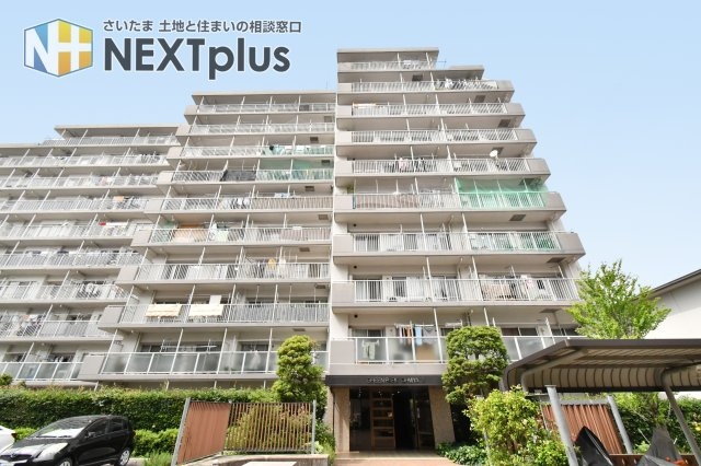 グリーンパーク大宮1号棟の外観|総戸数177戸の大規模マンションならではの存在感ある外観。整然としたバルコニー配置が印象的で、管理状態の良さも感じられます。