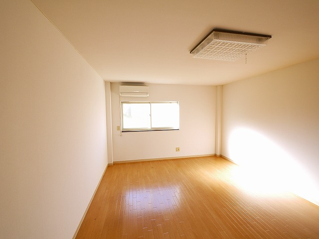 ヴィラパレスの寝室|洋室です