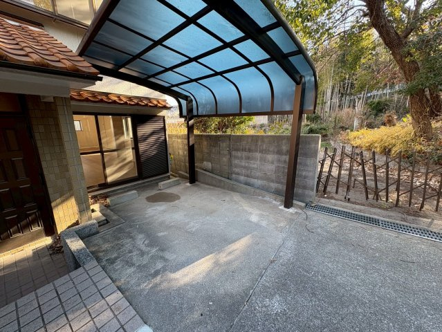 千鳥ヶ丘１丁目　中古戸建ての駐車場