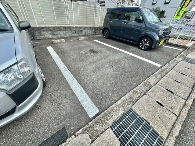 ブルーマウンテンⅢの駐車場
