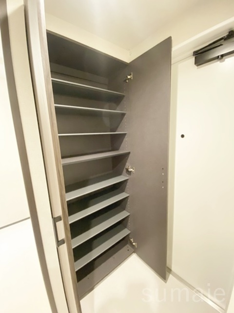 グローリオシェルト駒込の収納|シューズボックスです☆