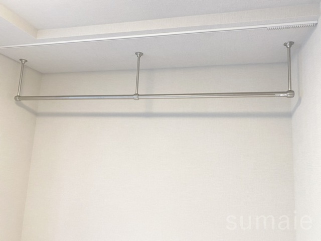 グローリオシェルト駒込の設備|4.3帖の洋室にはハンガーパイプ完備☆