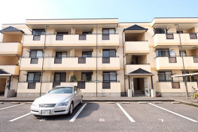 アンビション旭Ｂ棟の駐車場|駐車場完備です