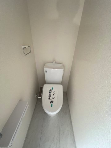 あきる野市伊奈　新築戸建全15棟のトイレ|2階温水シャワートイレ