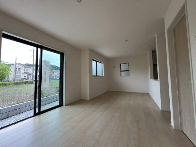 あきる野市伊奈　新築戸建全15棟の居間・リビング|自然とご家族が集まる南向きのリビング