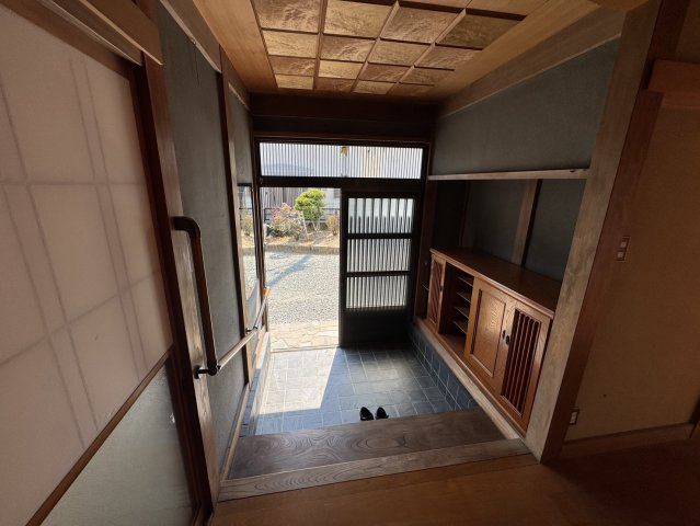 小名浜大原字原木田 中古一戸建ての玄関