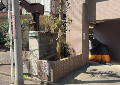 【庭】 | パラッツオ相模原 | 物件によっては、入居者が個人的に使用できる専用庭がついているものもあります。また、住宅の中にある土間の部分を庭と呼ぶこともあります。庭の用途は住む人によって変わり、それによってデザインもさまざまです。