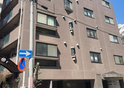【構造・工法・仕様】 | パラッツオ相模原 | ＲＣ造、Reinforced Concreteは直訳すると補強されたコンクリートです。主に柱や梁・床・壁が鉄筋とコンクリートで構成おり、鉄筋を組んだ型枠にコンクリートを流し込んで固めたものを指します。