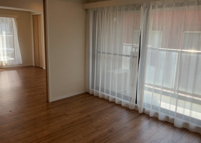 【居間・リビング】 | パラッツオ相模原 | リビングの間取りの種類は大きくわけてリビングとダイニングが別になっているタイプ、リビングダイニング一体型です。どちらも一長一短ですので、家を選ぶ時はその両面をチェックして決めるようにしましょう。